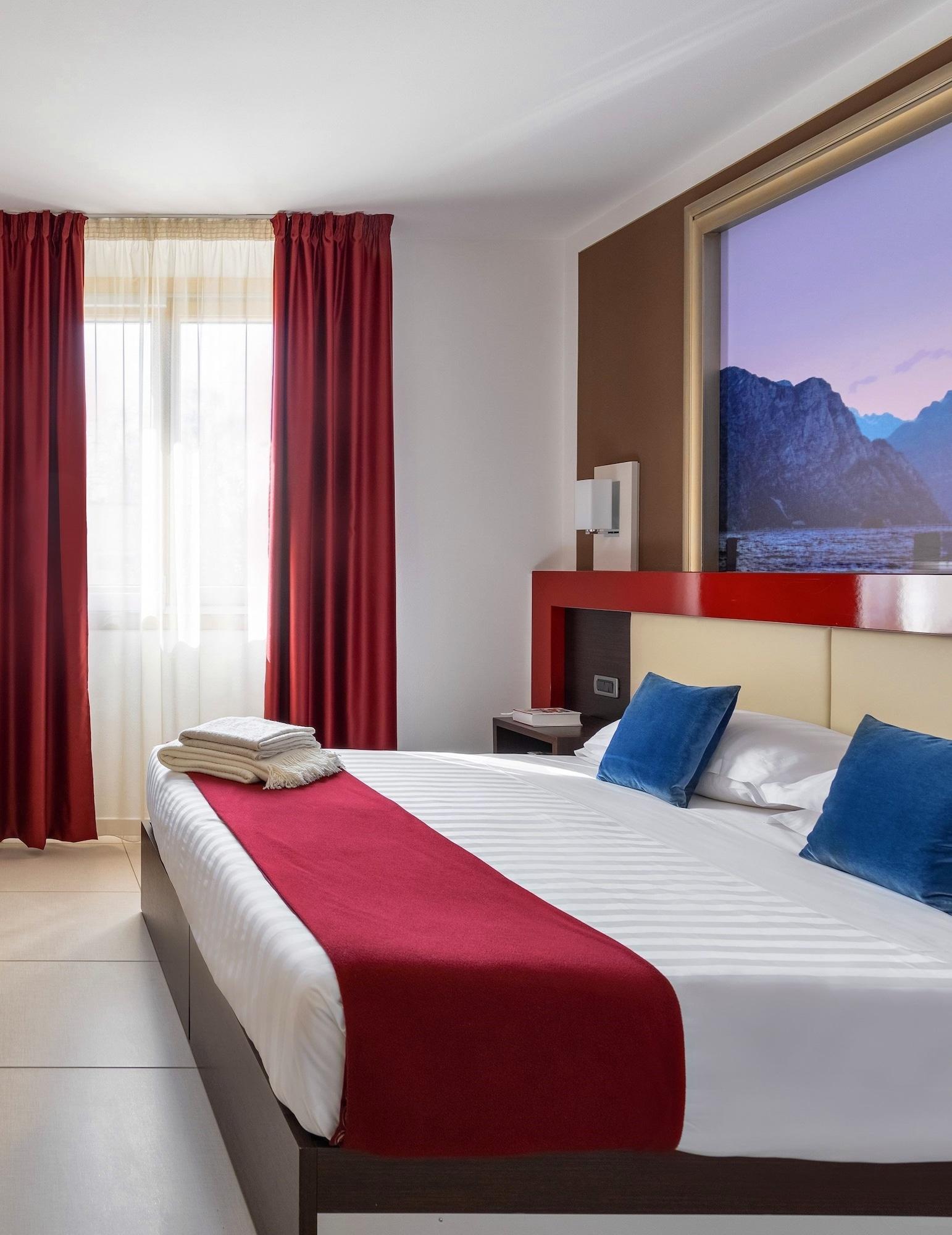 Kairos Garda Hotel Кастельнуово-дель-Гарда Экстерьер фото
