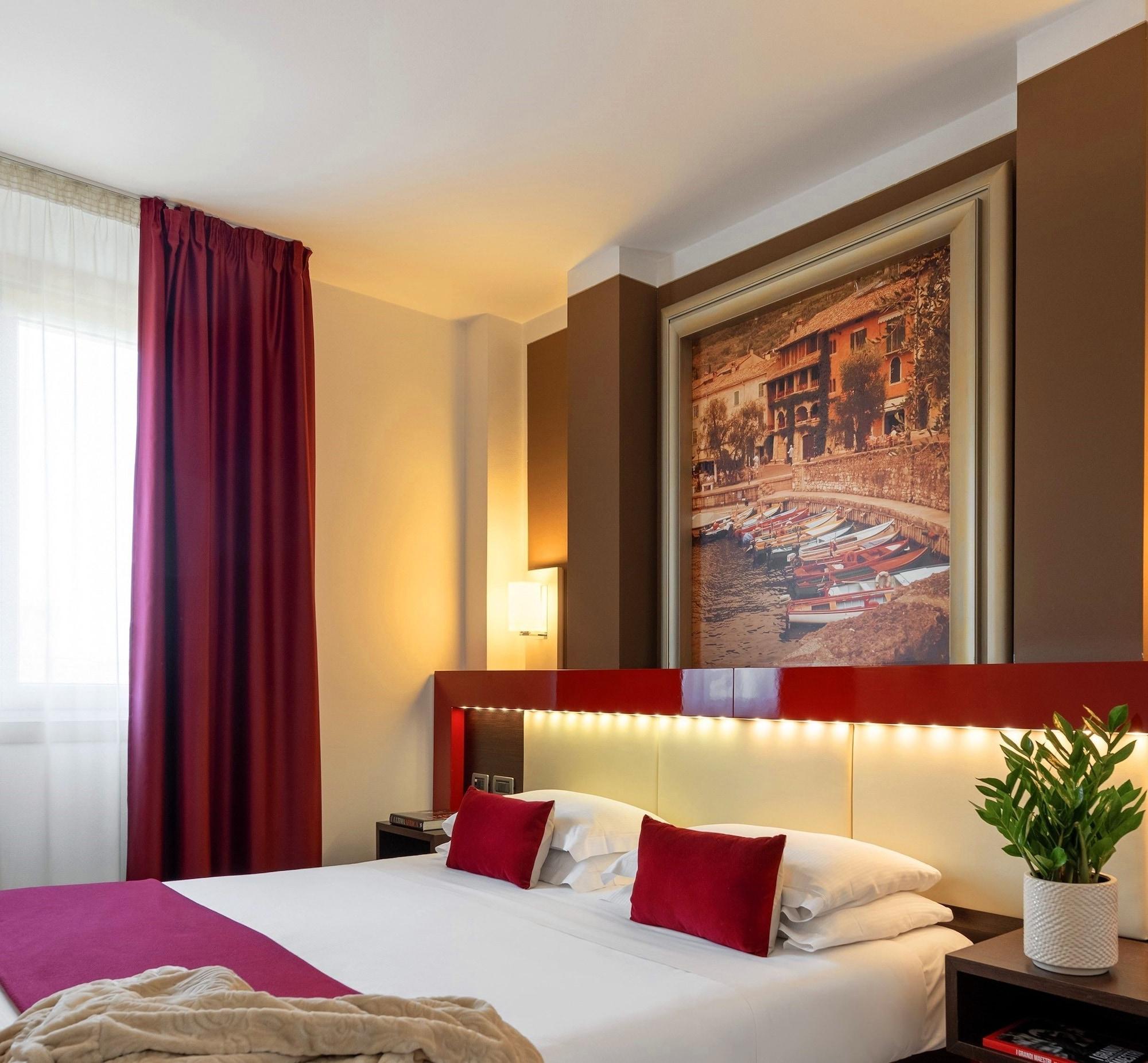 Kairos Garda Hotel Кастельнуово-дель-Гарда Экстерьер фото