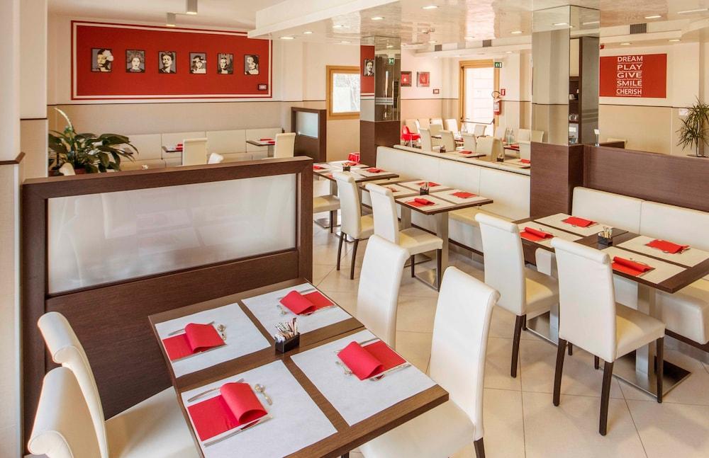 Kairos Garda Hotel Кастельнуово-дель-Гарда Экстерьер фото