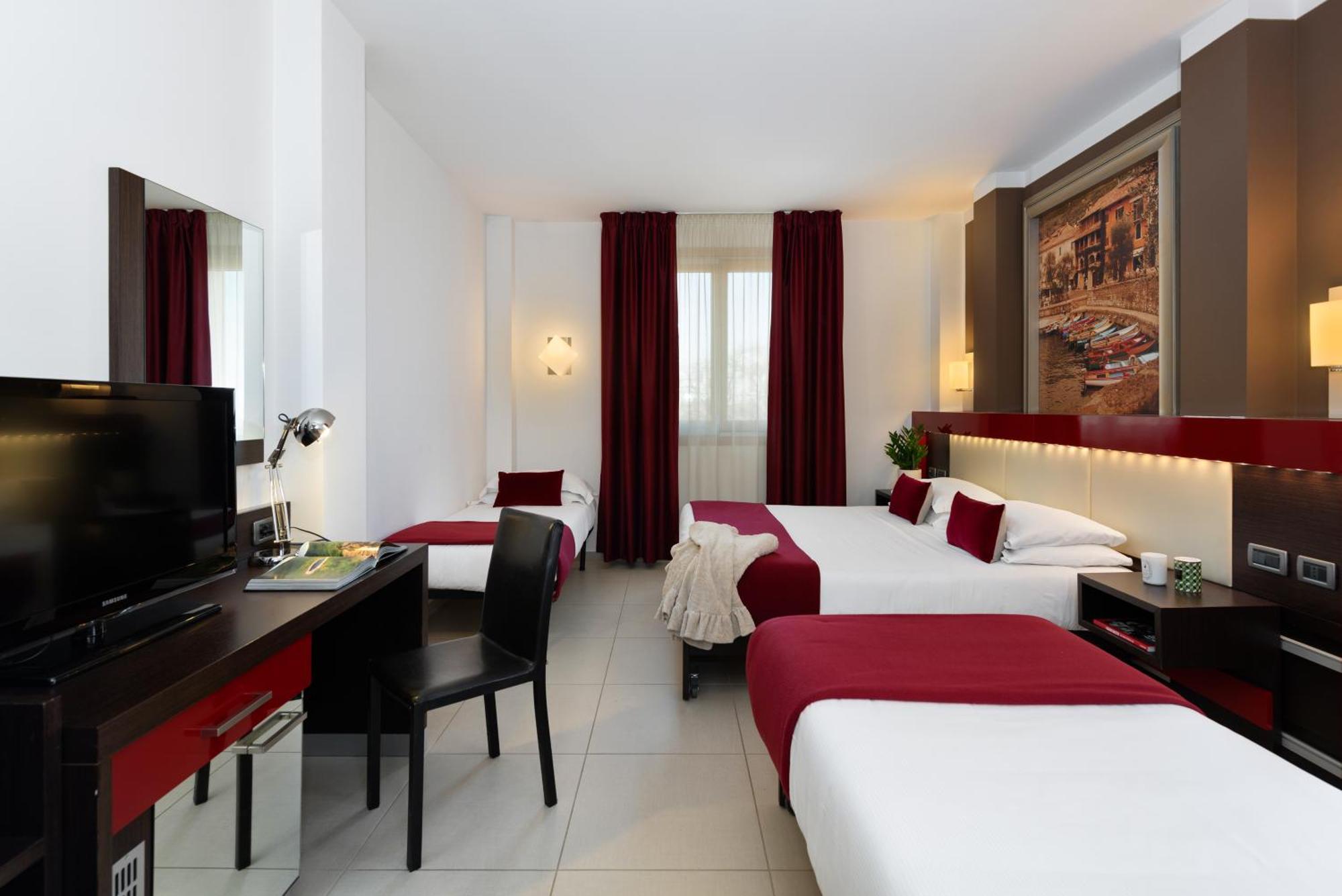 Kairos Garda Hotel Кастельнуово-дель-Гарда Экстерьер фото
