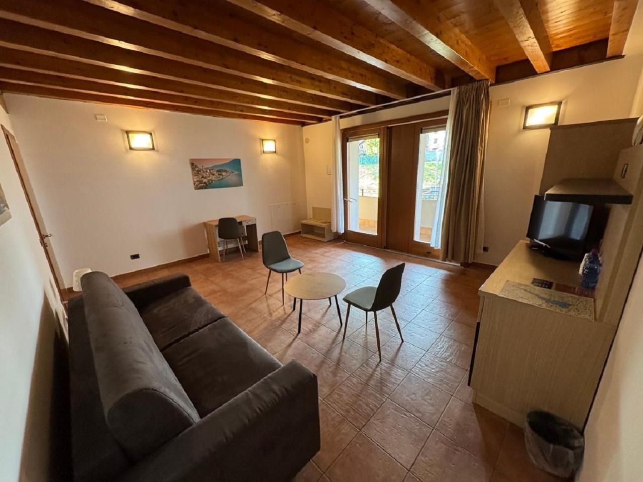 Kairos Garda Hotel Кастельнуово-дель-Гарда Экстерьер фото