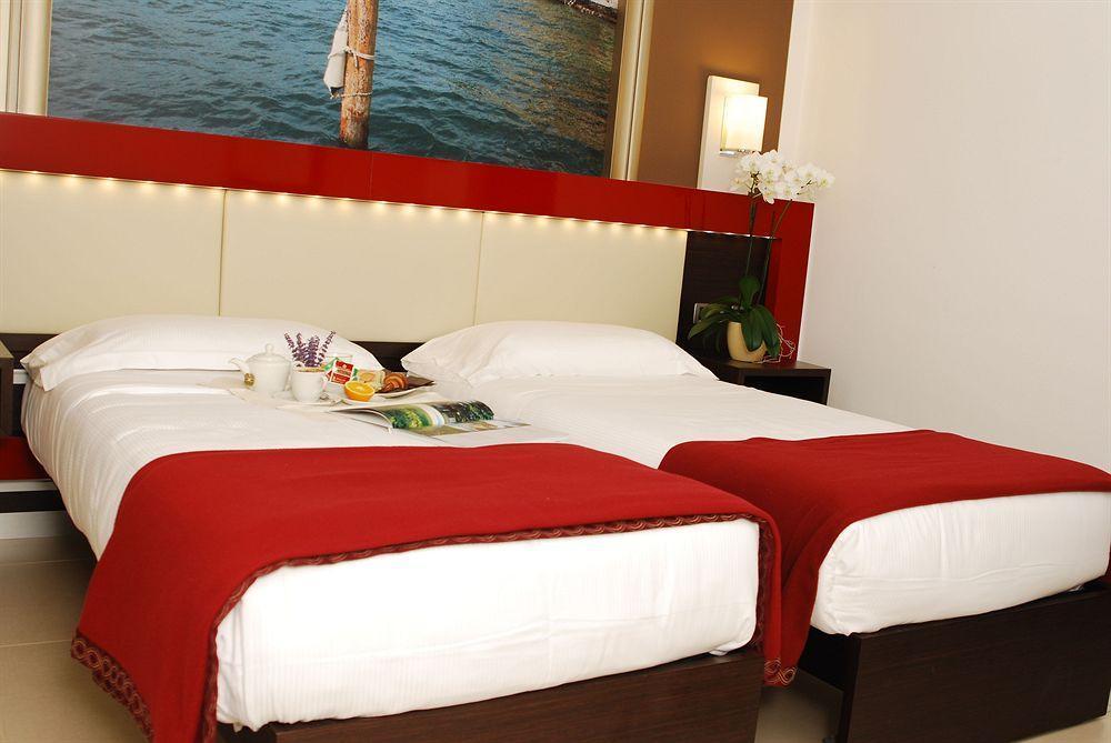 Kairos Garda Hotel Кастельнуово-дель-Гарда Экстерьер фото