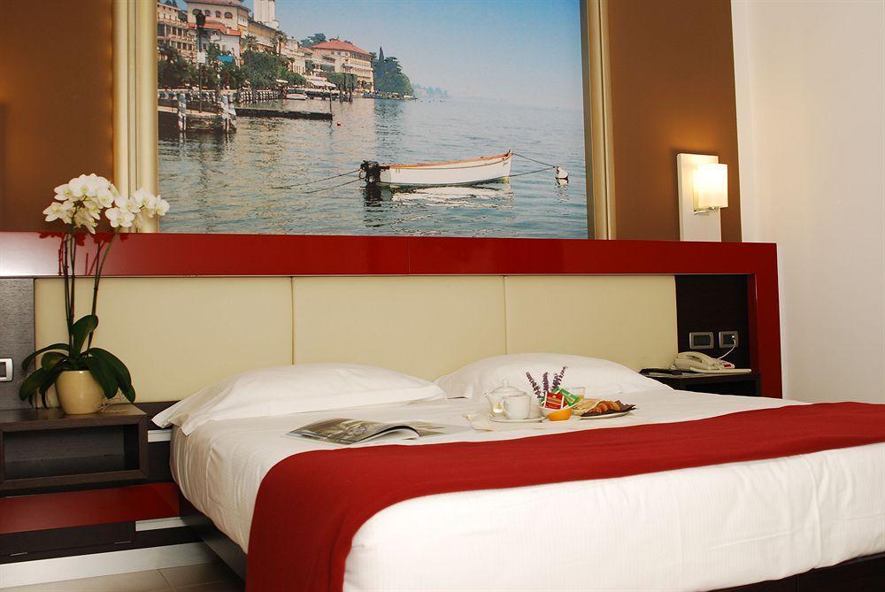 Kairos Garda Hotel Кастельнуово-дель-Гарда Экстерьер фото