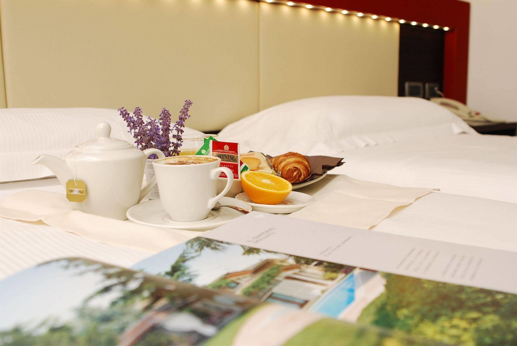 Kairos Garda Hotel Кастельнуово-дель-Гарда Экстерьер фото
