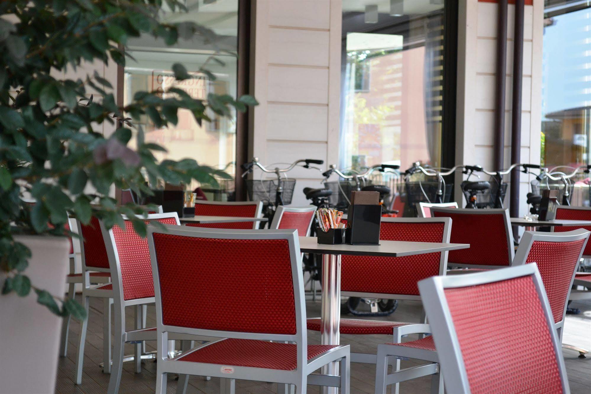Kairos Garda Hotel Кастельнуово-дель-Гарда Экстерьер фото