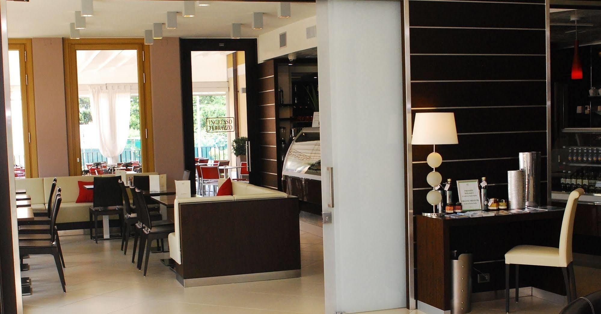 Kairos Garda Hotel Кастельнуово-дель-Гарда Экстерьер фото