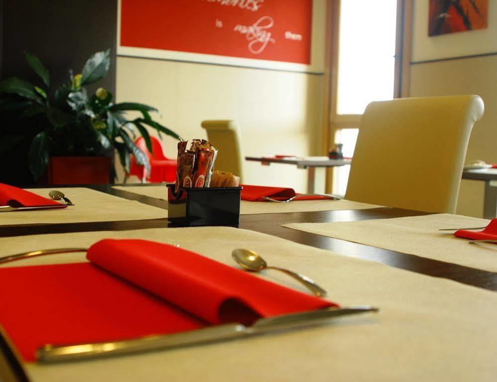Kairos Garda Hotel Кастельнуово-дель-Гарда Экстерьер фото