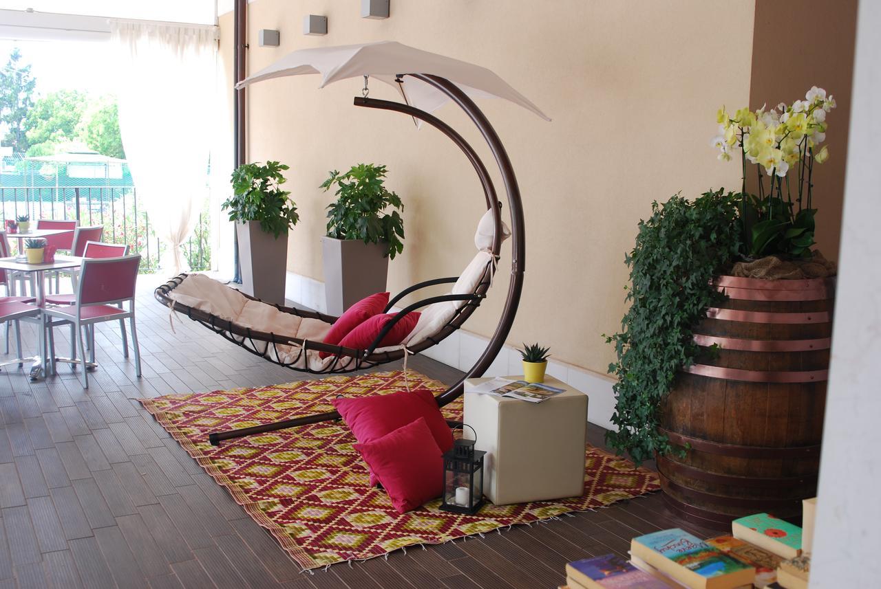 Kairos Garda Hotel Кастельнуово-дель-Гарда Экстерьер фото