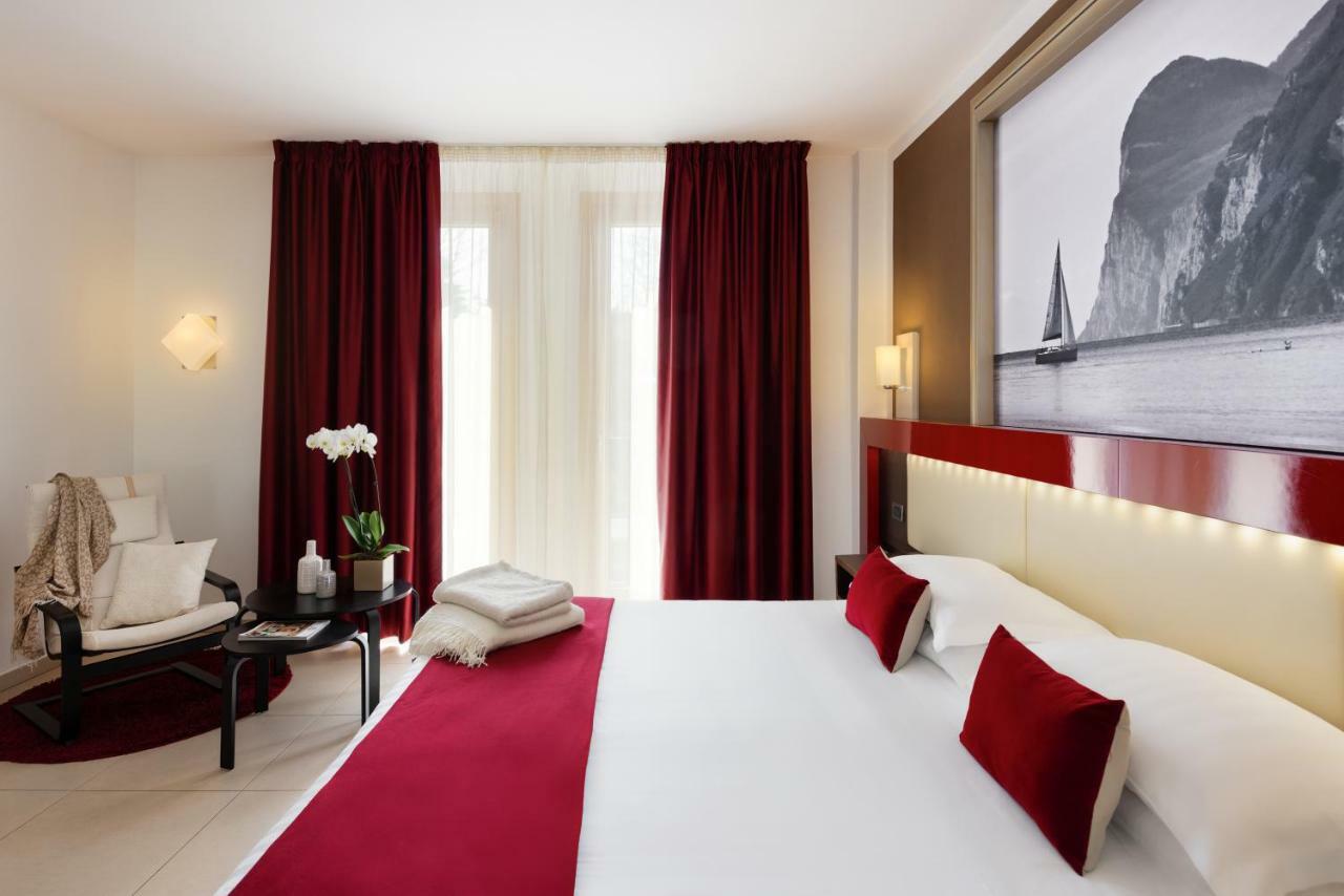 Kairos Garda Hotel Кастельнуово-дель-Гарда Экстерьер фото